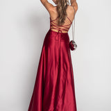 Robe glamour avec fente latérale et liens