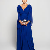 Robe longue plissée à manches asymétriques