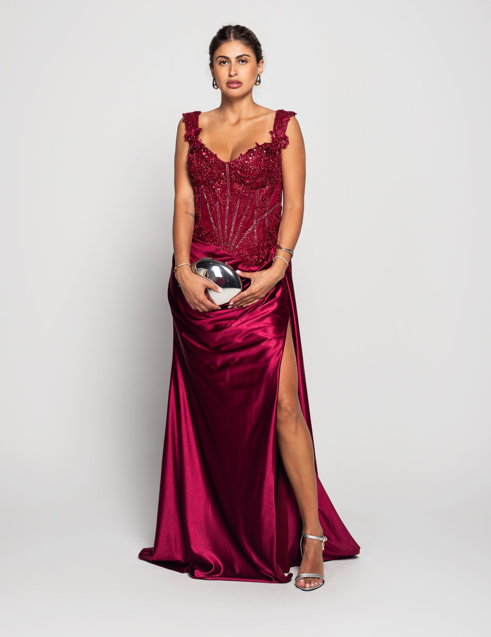 Vestido Longo Glamour Decote Bordado Missangas