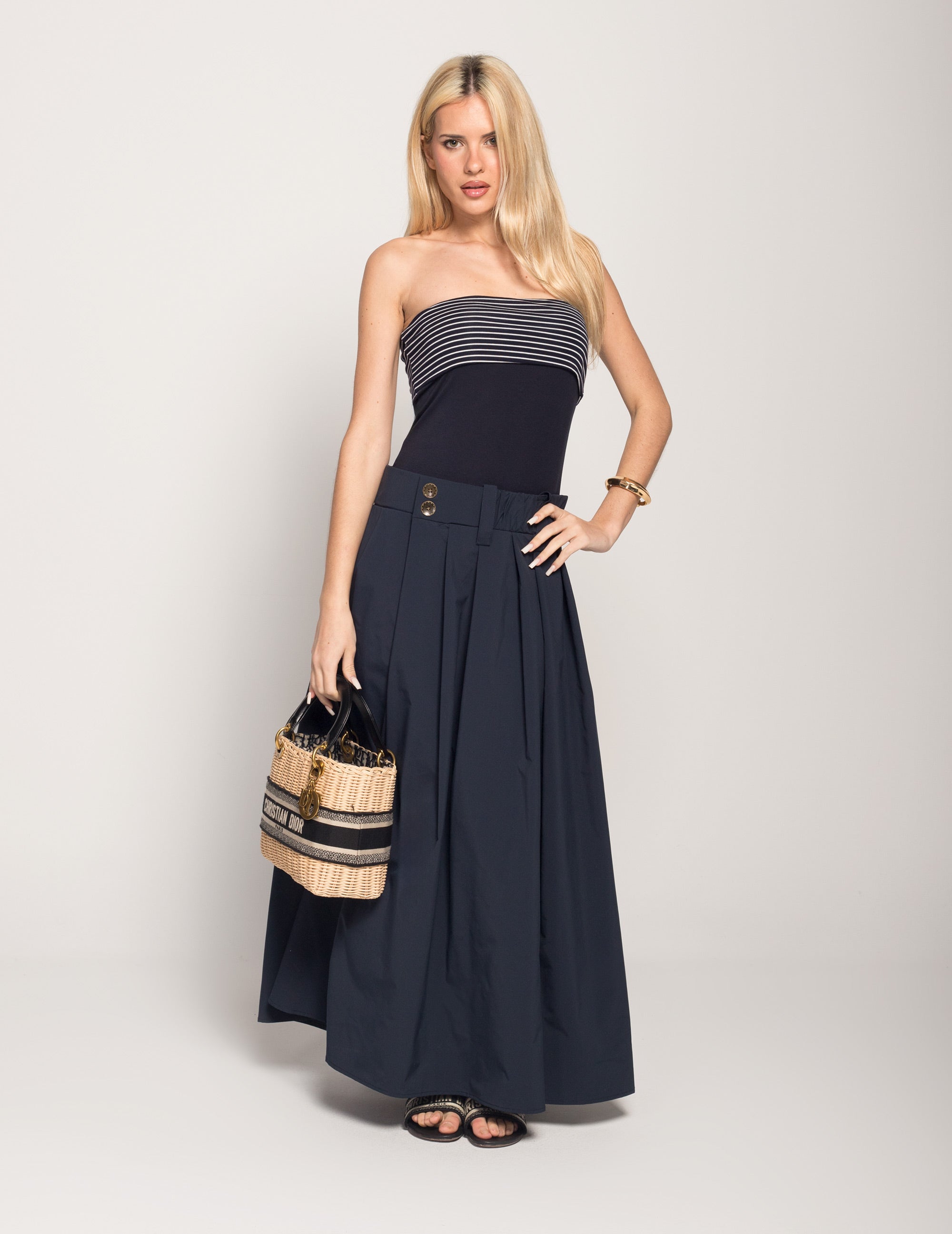 Vestido Off Shoulder Efeito Saia Incorpada